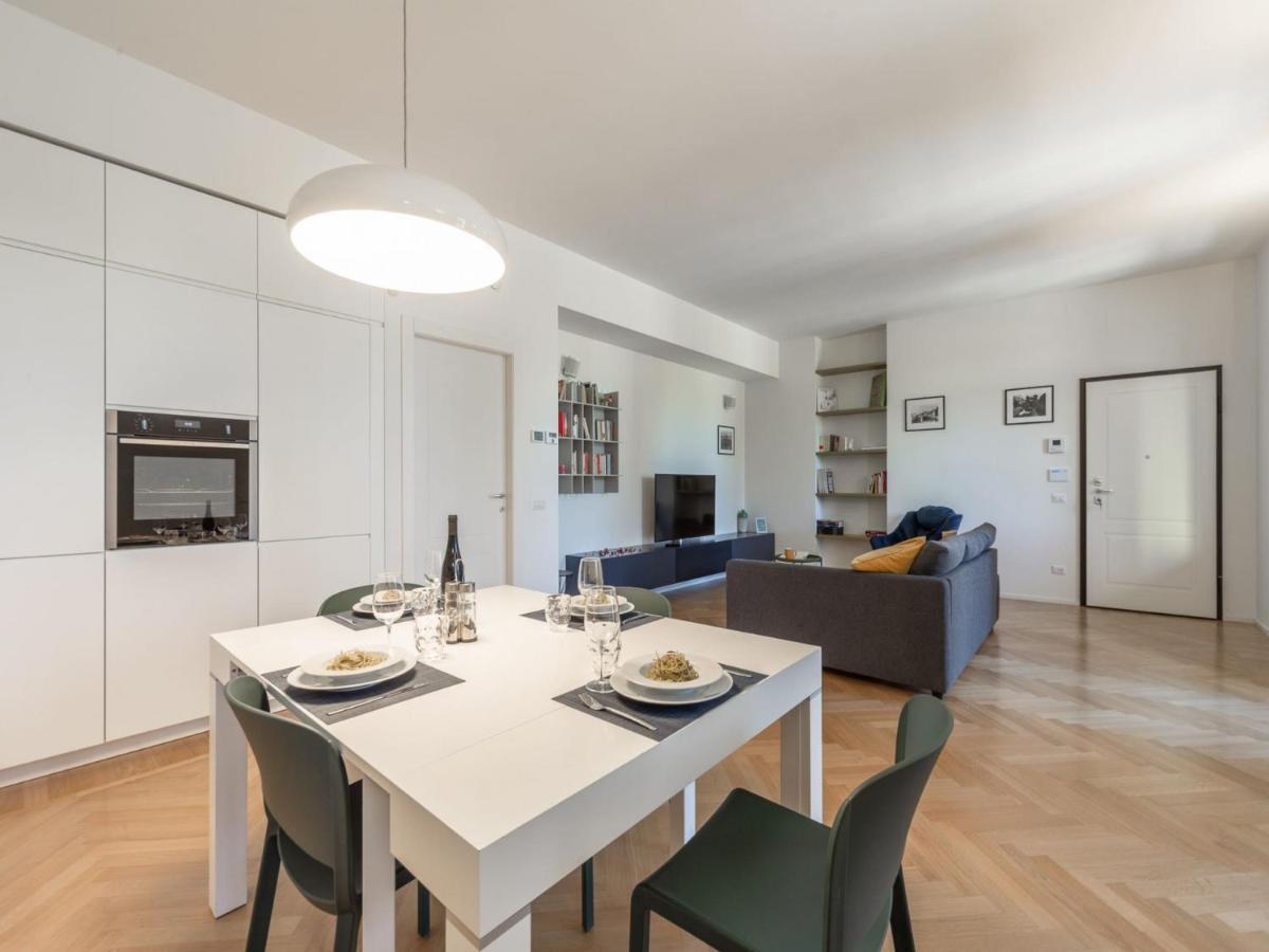 The Best Rent - Spacious Three-Bedroom Apartment With Terrace Милан Экстерьер фото